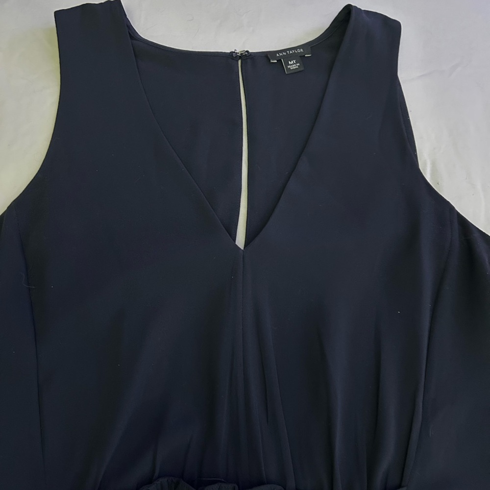 Simple Lightweight Ann Taylor Little Black Dress Size Medium - Picture 5 of 12